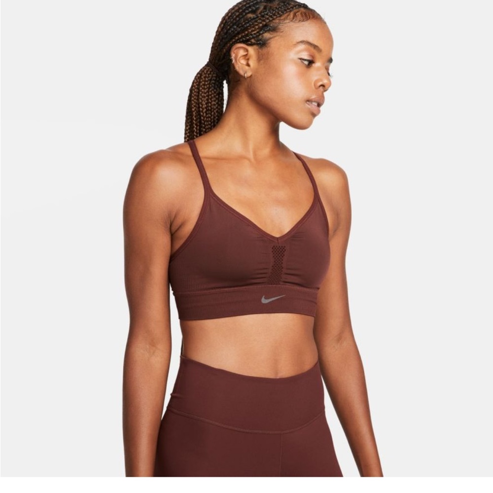 NWT Nike light support sports bra